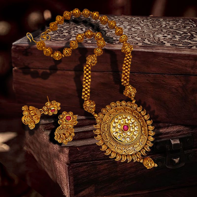 Antique sun pendant imitation necklace set with earrings